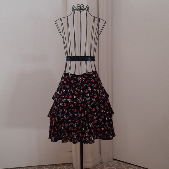 Three tiered floral mini skirt - Picture 3 of 6